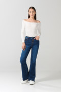 Jean azul oscuro flare con bota ancha, botones y tiro alto