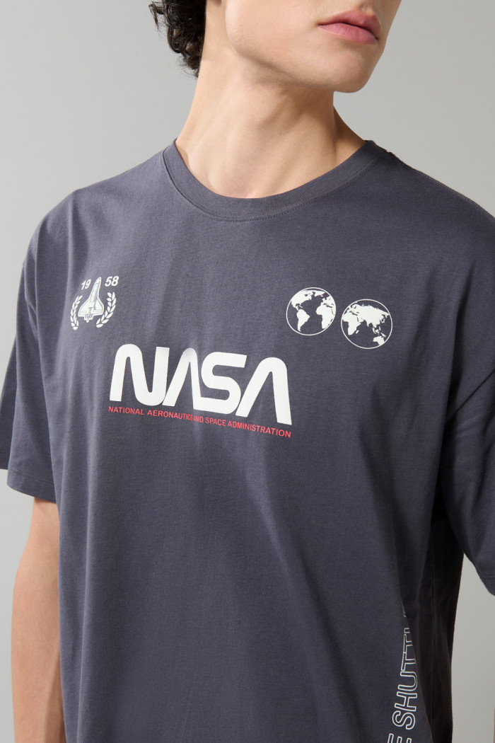 Camiseta gris intensa oversize manga corta de NASA