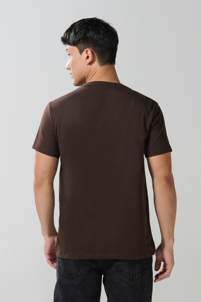 Camiseta unicolor manga corta con bolsillo y diseño marino