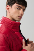 Chaqueta unicolor acolchada con cremallera y cuello alto