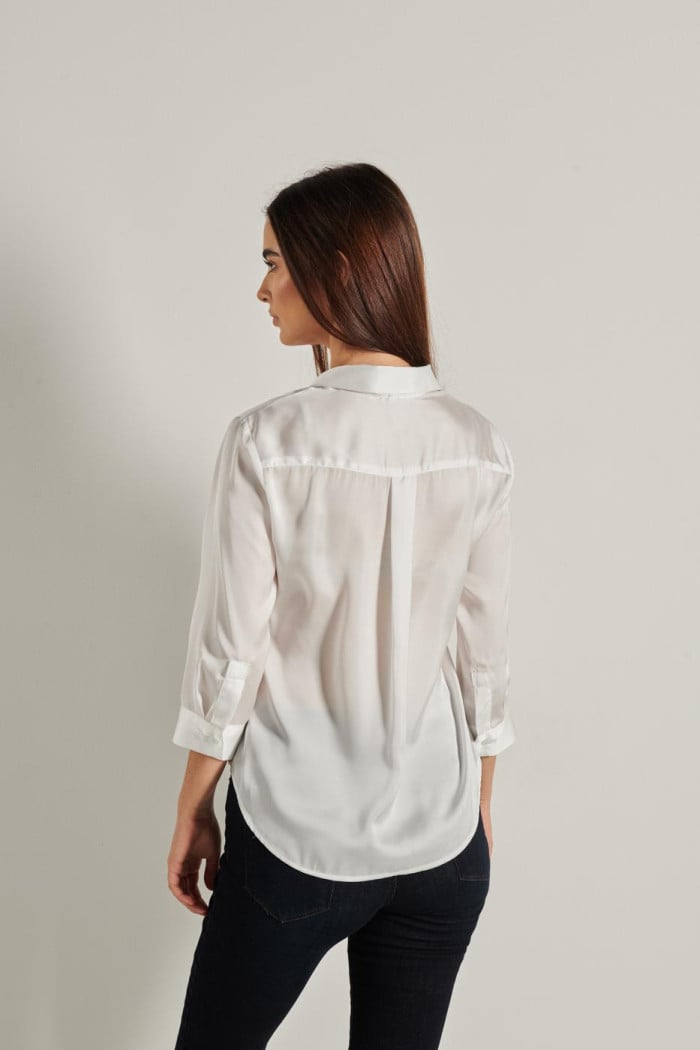 Blusa unicolor con manga 3/4 y prense delantero