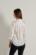 Blusa unicolor con manga 3/4 y prense delantero