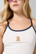 Camiseta manga sisa crema con diseño de osito bordado