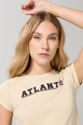 Camiseta kaki clara cuello redondo con arte college