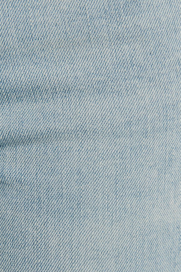 Jean push up azul claro con pretina ancha y tiro alto