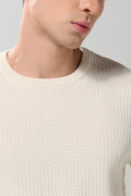 Suéter cuello redondo unicolor tejido con texturas