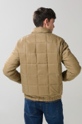 Chaqueta cuello alto acolchada unicolor con cremallera