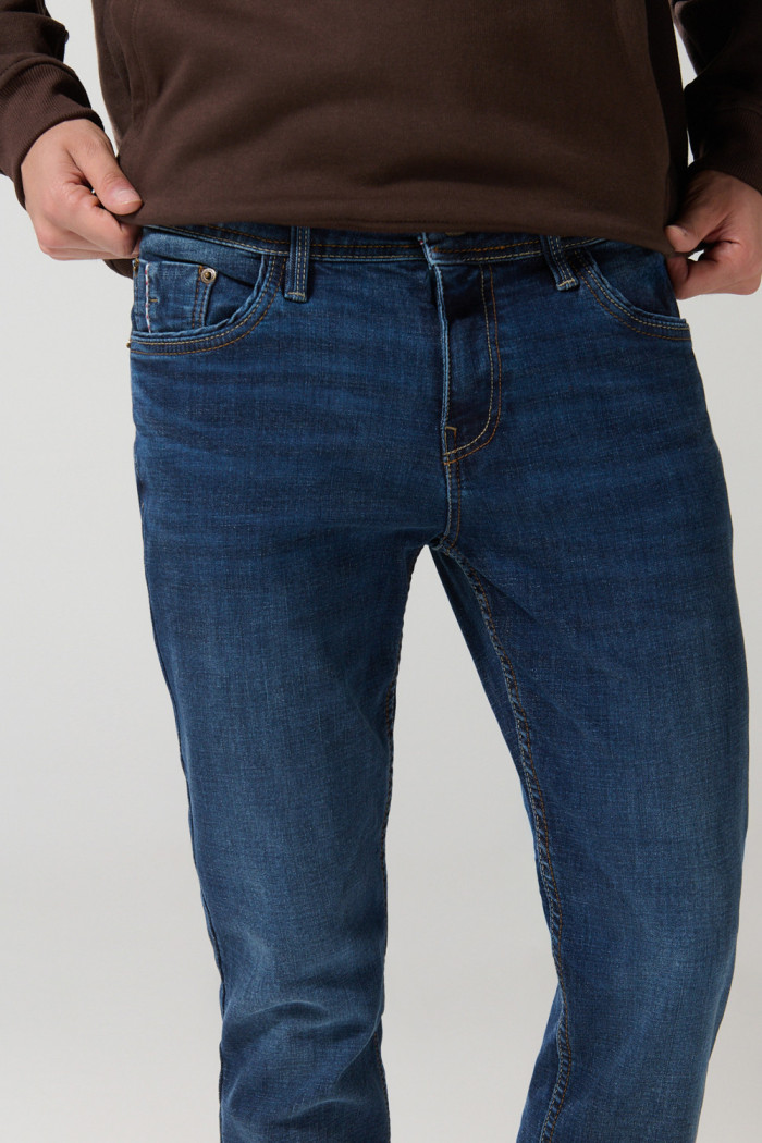 Jean azul oscuro skinny con cremallera y tiro bajo
