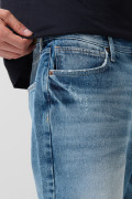 Bermuda en jean slim azul con rotos y desgastes