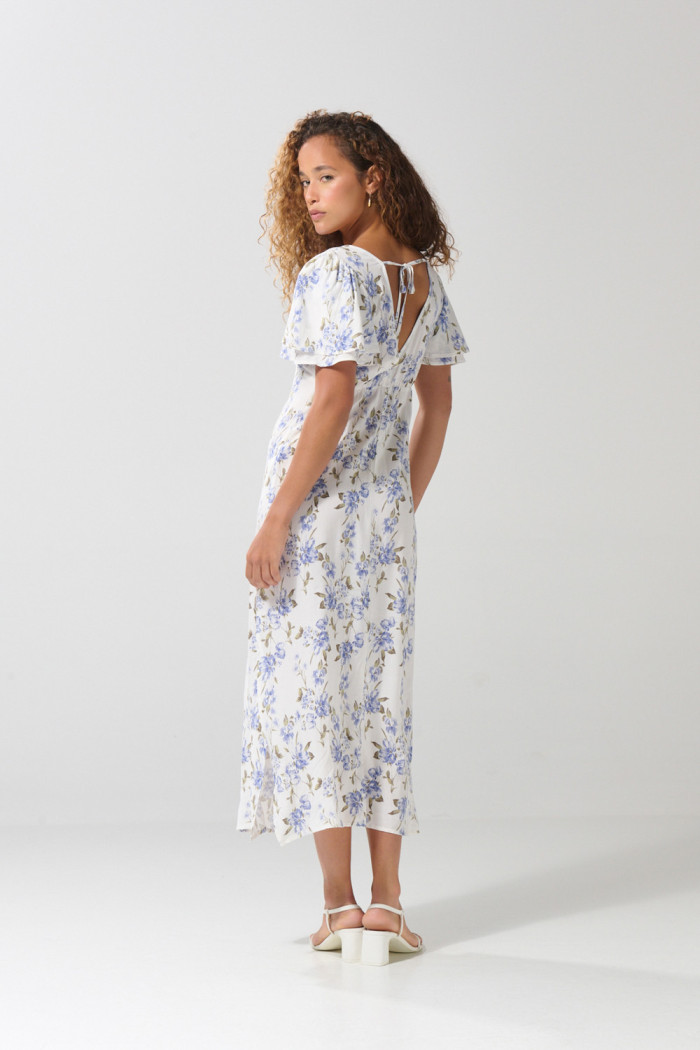 Vestido crema claro largo con flores y escote V