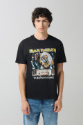 Camiseta negra de Iron Maiden con cuello redondo