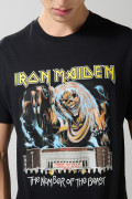 Camiseta negra de Iron Maiden con cuello redondo