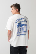 Camiseta oversize crema cuello redondo con arte vintage