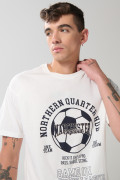 Camiseta crema college deportiva con cuello redondo