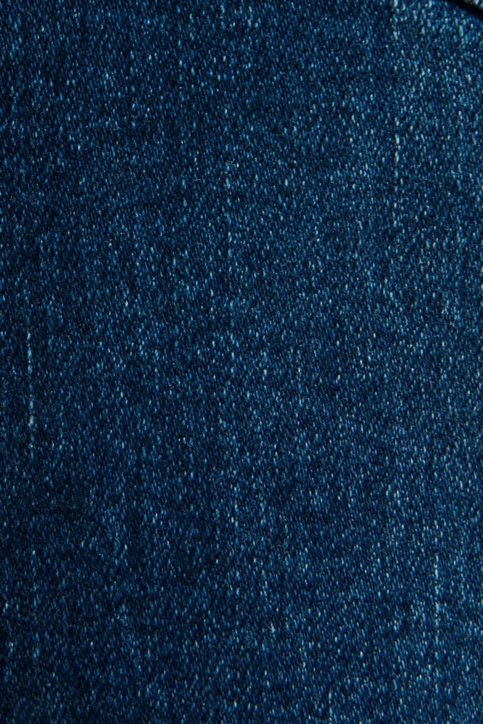 Jean mom azul oscuro con súper tiro alto y bota recta