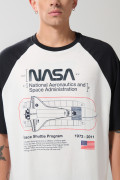 Camiseta de NASA crema clara con manga ranglan corta