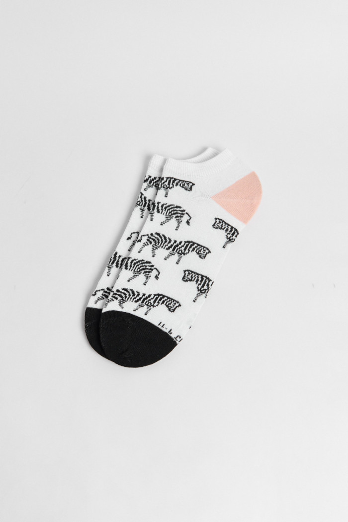 Medias unicolores tobilleras con artes de animal print