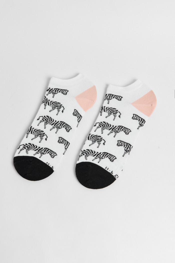 Medias unicolores tobilleras con artes de animal print