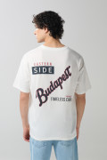 Camiseta crema manga corta oversize con diseños college