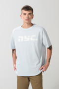 Camiseta oversize azul manga corta con diseños college