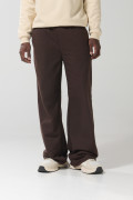 Pantalón unicolor tipo jogger bota recta con bolsillos
