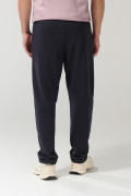 Pantalón jogger unicolor con bota recta y vena en frente