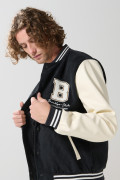 Chaqueta bomber college negra con mangas en contraste