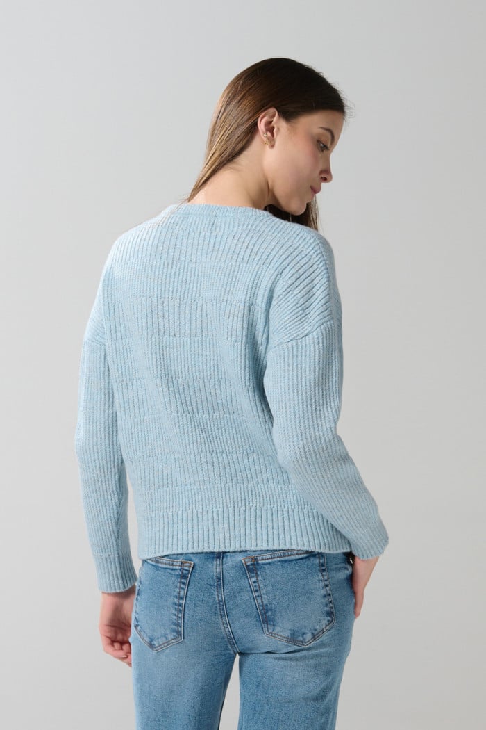 Suéter cuello redondo unicolor con ajuste holgado