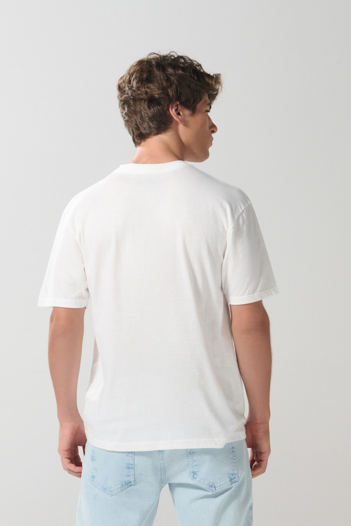 Camiseta manga corta crema con arte college verde