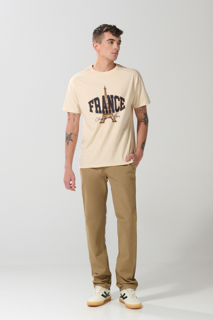 Camiseta cuello redondo kaki con arte college delantero