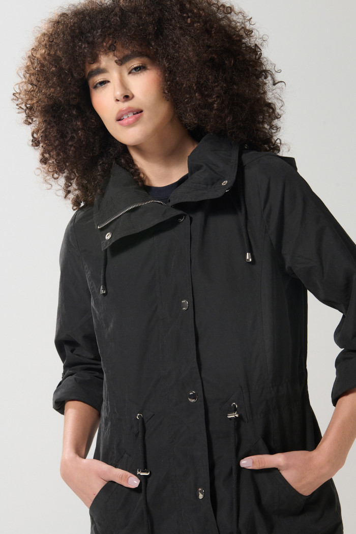 Chaqueta unicolor parka con cuello alto y capota