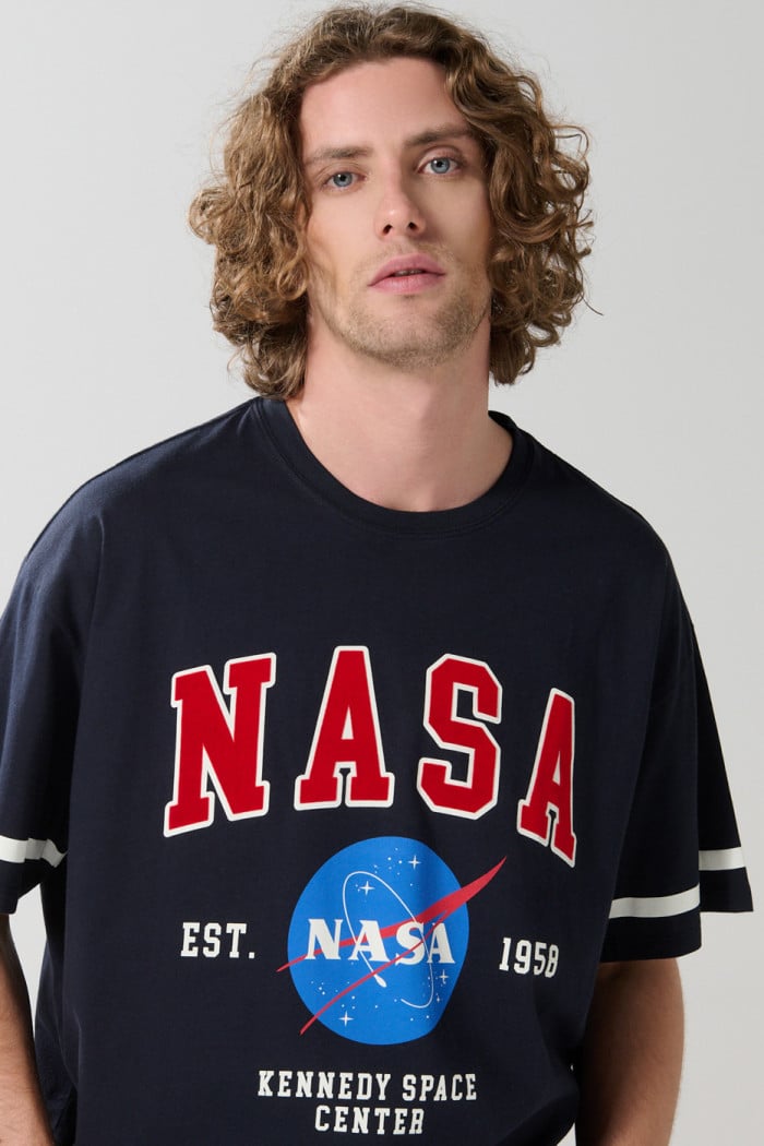 Camiseta azul intensa de NASA oversize manga corta