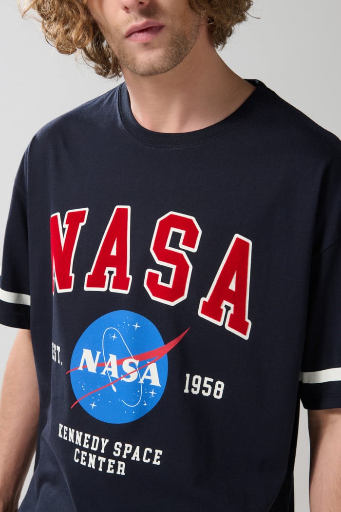 Camiseta azul intensa de NASA oversize manga corta