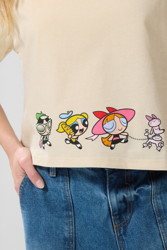 Camiseta kaki crop top con arte de Chicas Superpoderosas