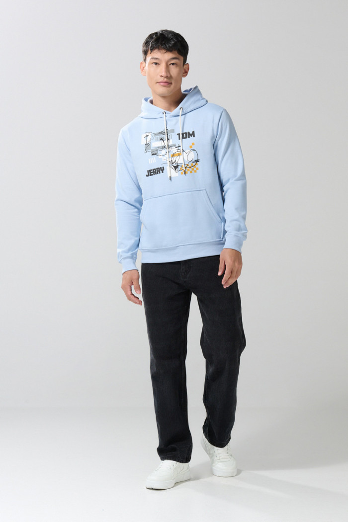Buzo con capota azul claro y estampado de Tom y Jerry