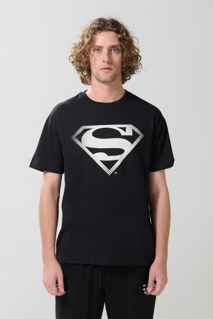 Camiseta de Superman negra con cuello redondo