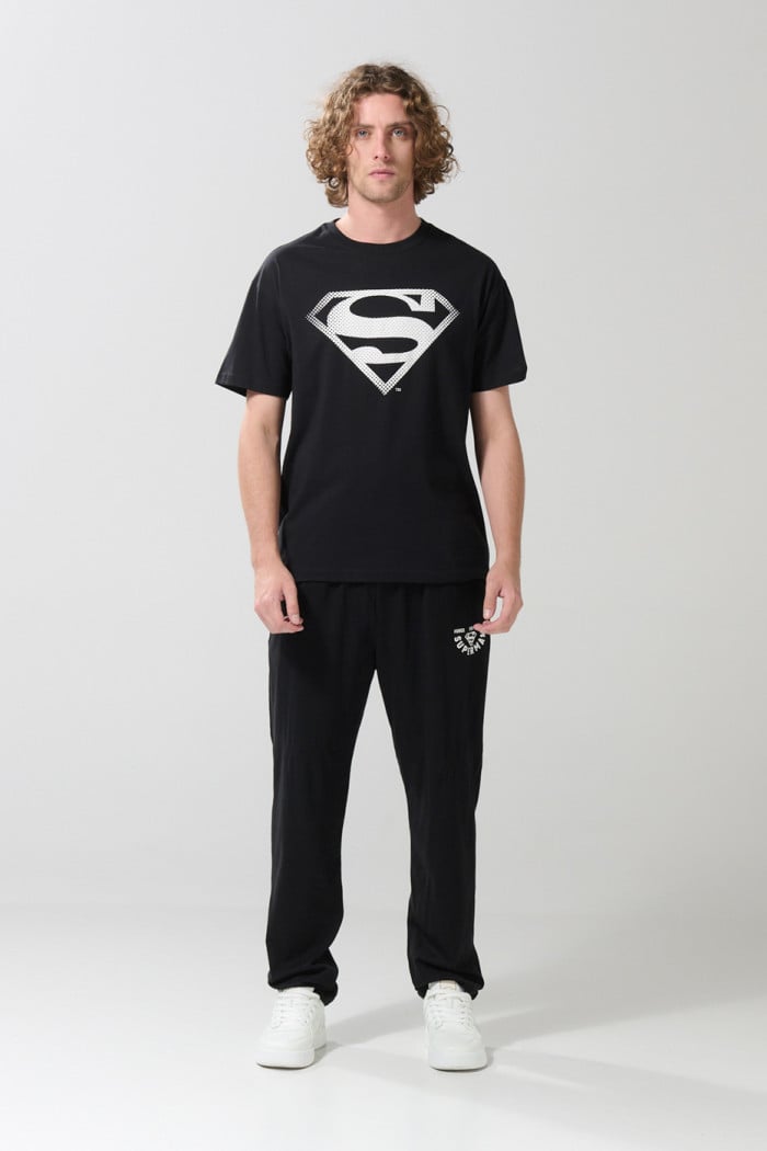 Camiseta de Superman negra con cuello redondo