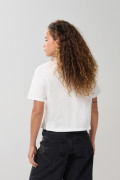 Camiseta crop top crema clara con arte college delantero