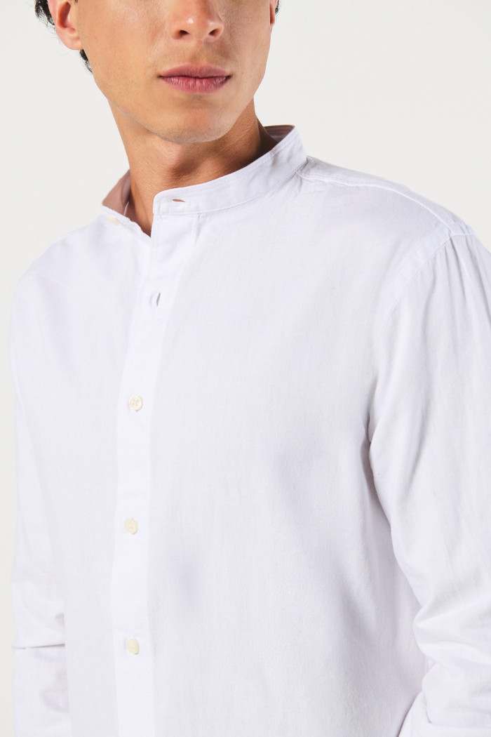 Camisa manga larga unicolor en algodón con cuello nerú