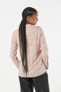 Blusa unicolor estampada manga larga con doble bolsillo