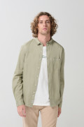 Camisa unicolor ajustada con botones y cuello sport collar