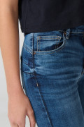 Jean push up tiro alto azul claro con realce y bolsillos