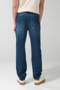Jean azul oscuro 90´S tiro bajo con bota recta y bolsillos