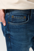 Jean azul oscuro 90´S tiro bajo con bota recta y bolsillos
