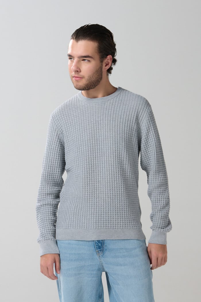 Suéter cuello redondo unicolor con texturas de cuadros