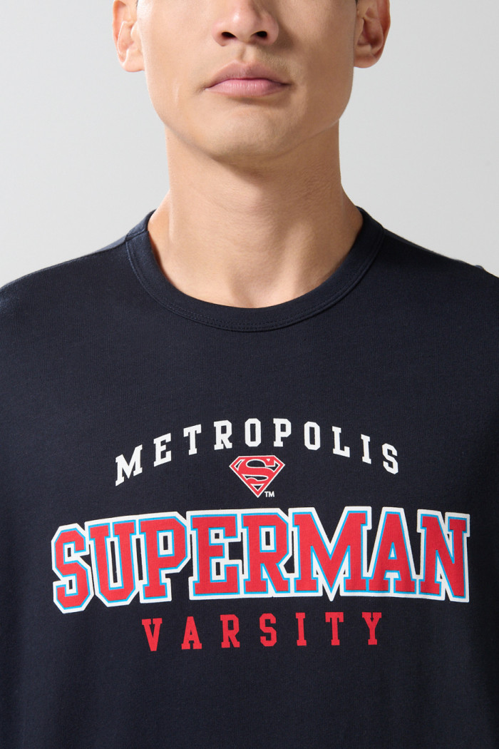 Camiseta azul intensa manga larga con arte de Superman