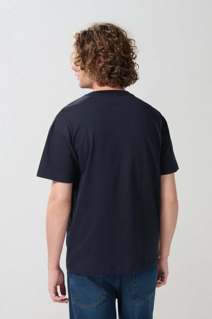 Camiseta manga corta azul intensa con diseño de Superman
