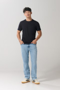 Jean azul claro tipo straight leg bota recta con tiro bajo