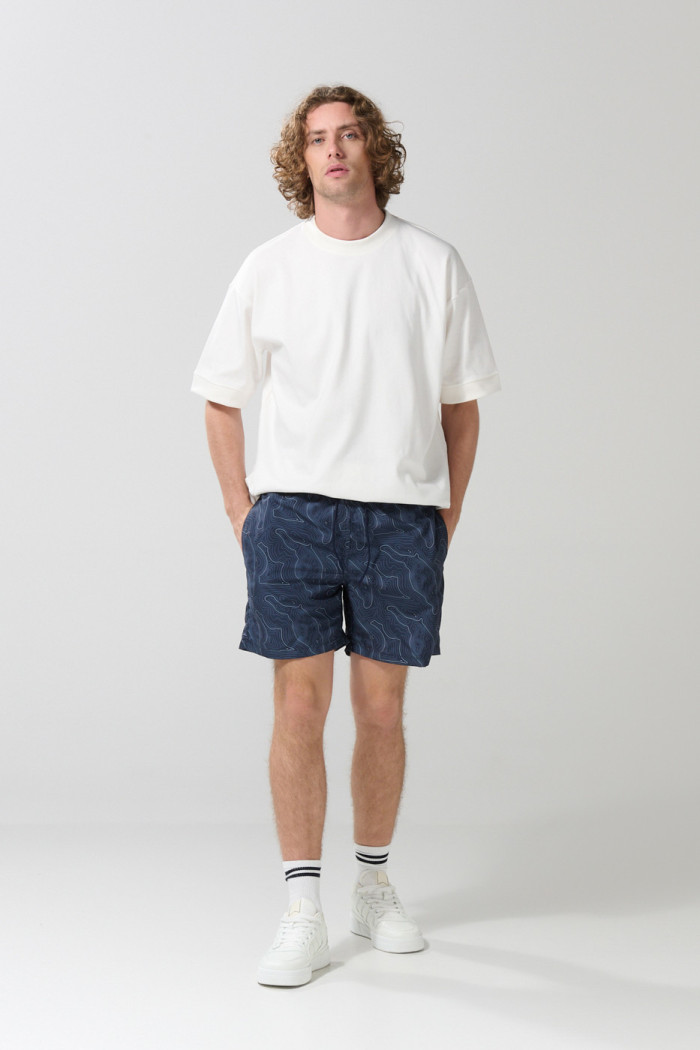 Bermuda playera estampada azul intensa con tiro bajo