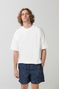 Bermuda playera estampada azul intensa con tiro bajo